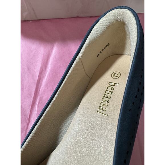 NIB Benassal Women's Navy Closed Toe Loafer Pump Shoe 6.5 - Picture 9 of 9